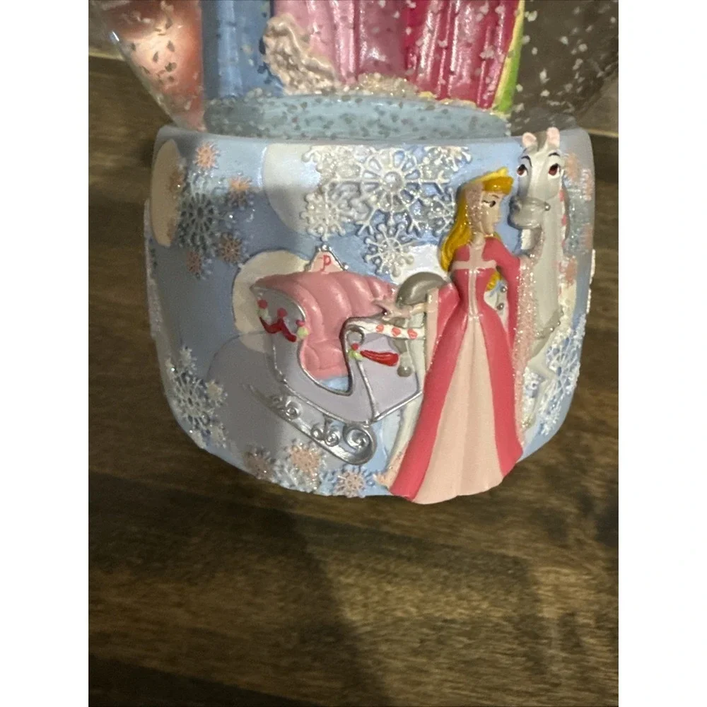 Enesco Disney Princess‎ Musical Snow Globe Plays 